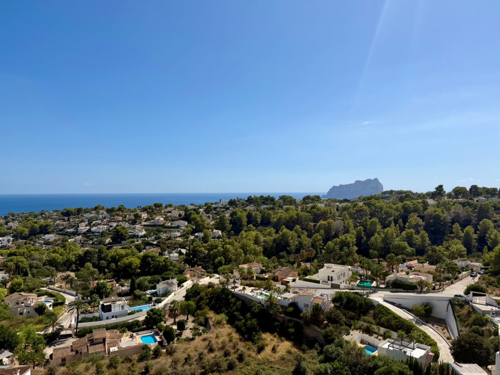 Apartamento de 1 dormitorio con impresionantes vistas al mar y al Peñón de Ifach en Benissa