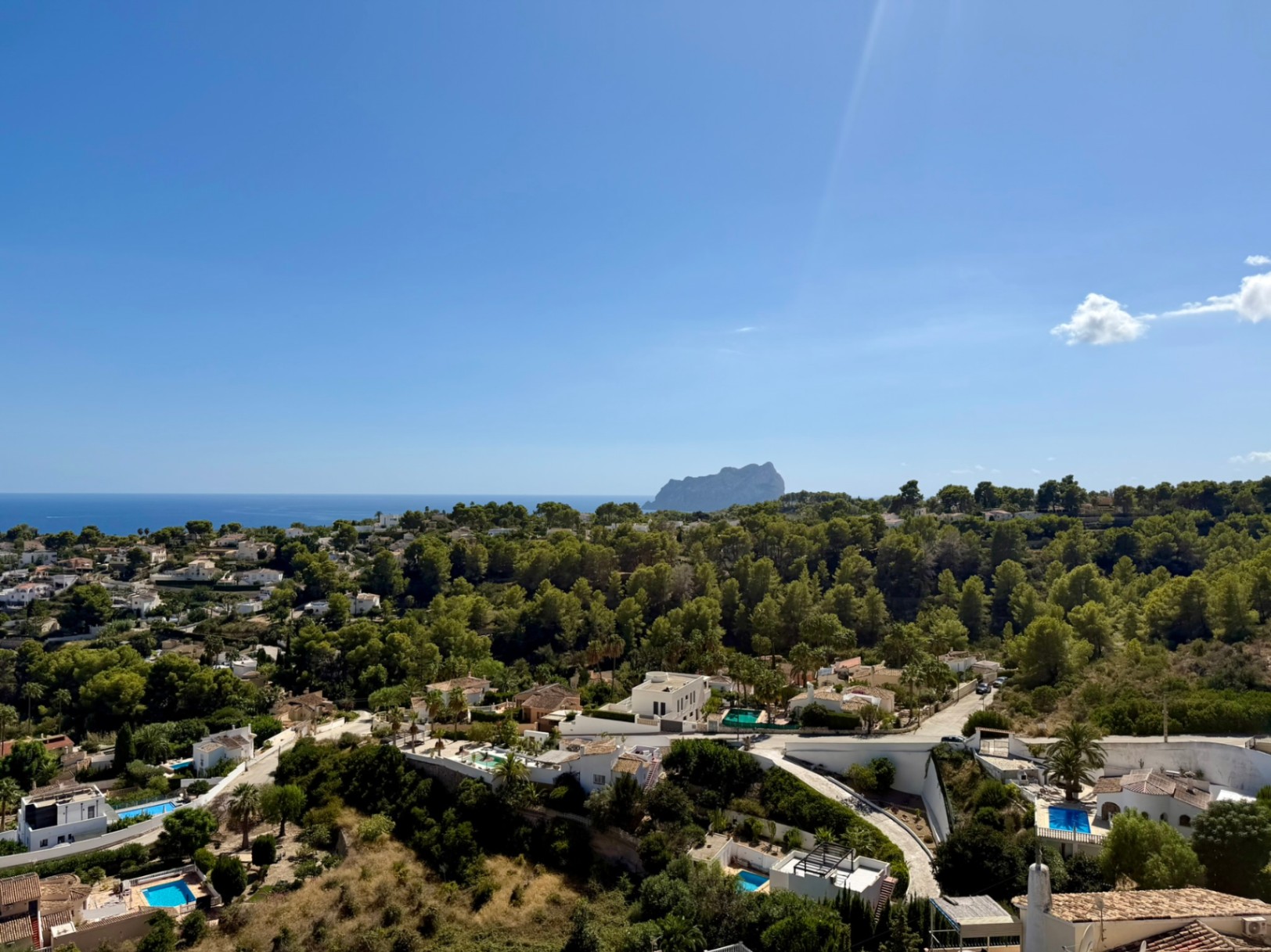 Apartamento de 1 dormitorio con impresionantes vistas al mar y al Peñón de Ifach en Benissa