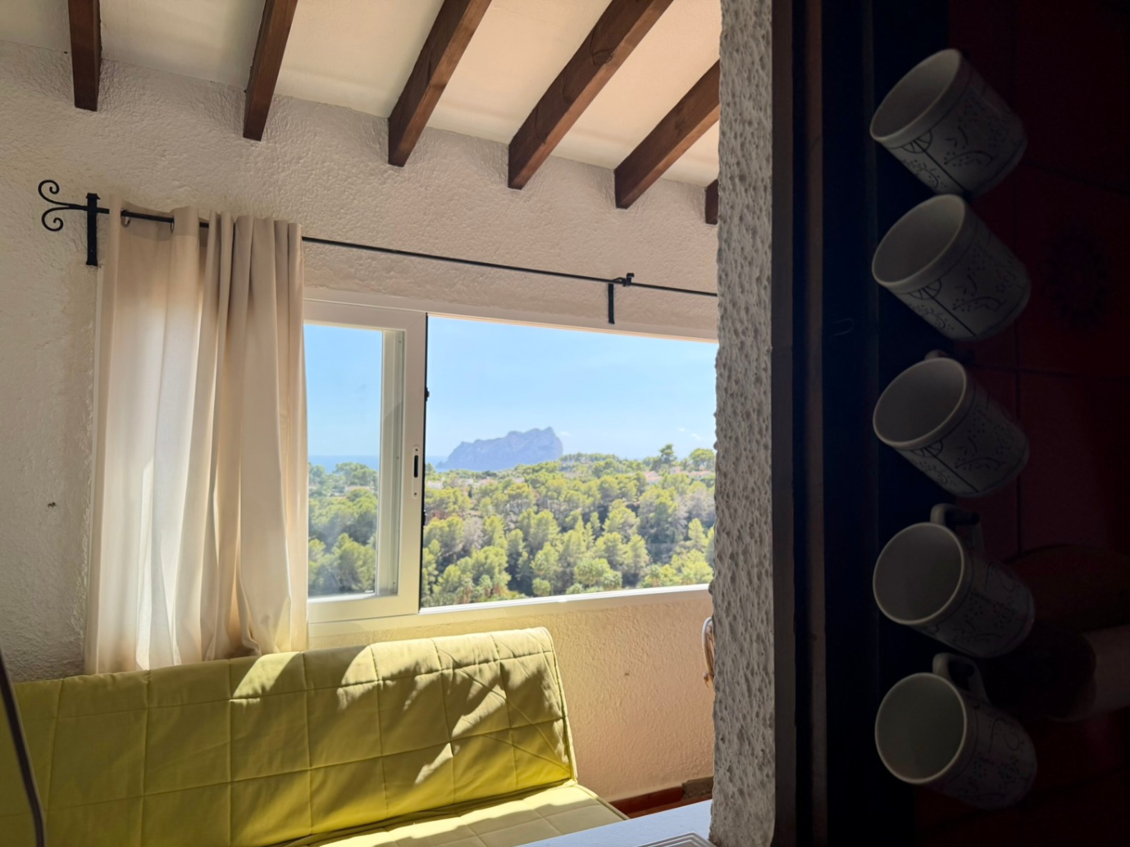 Apartamento de 1 dormitorio con impresionantes vistas al mar y al Peñón de Ifach en Benissa