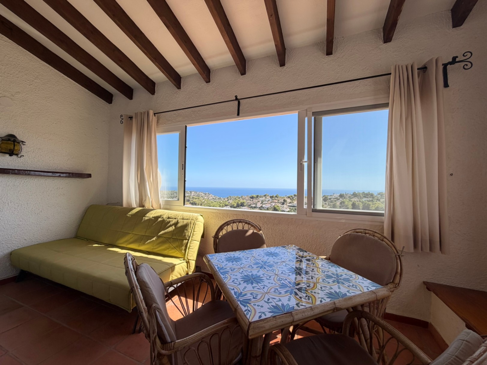 Apartamento de 1 dormitorio con impresionantes vistas al mar y al Peñón de Ifach en Benissa