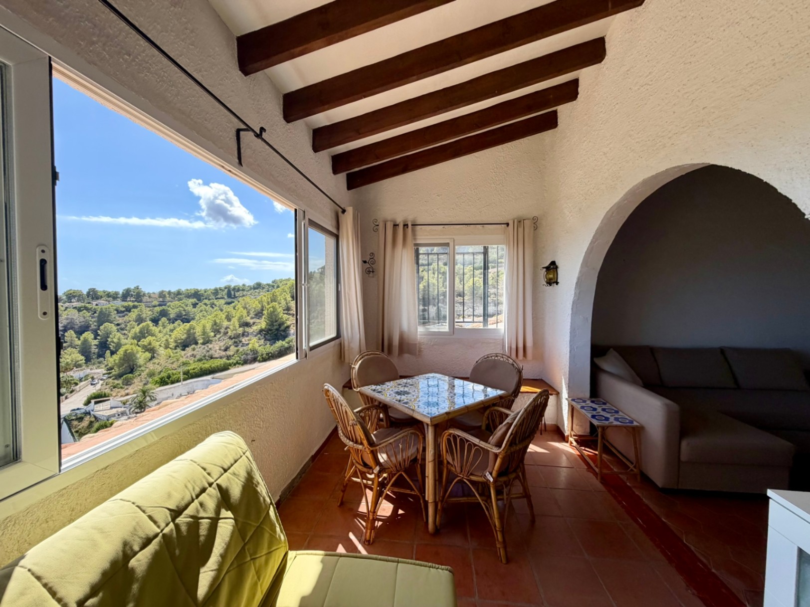 Apartamento de 1 dormitorio con impresionantes vistas al mar y al Peñón de Ifach en Benissa