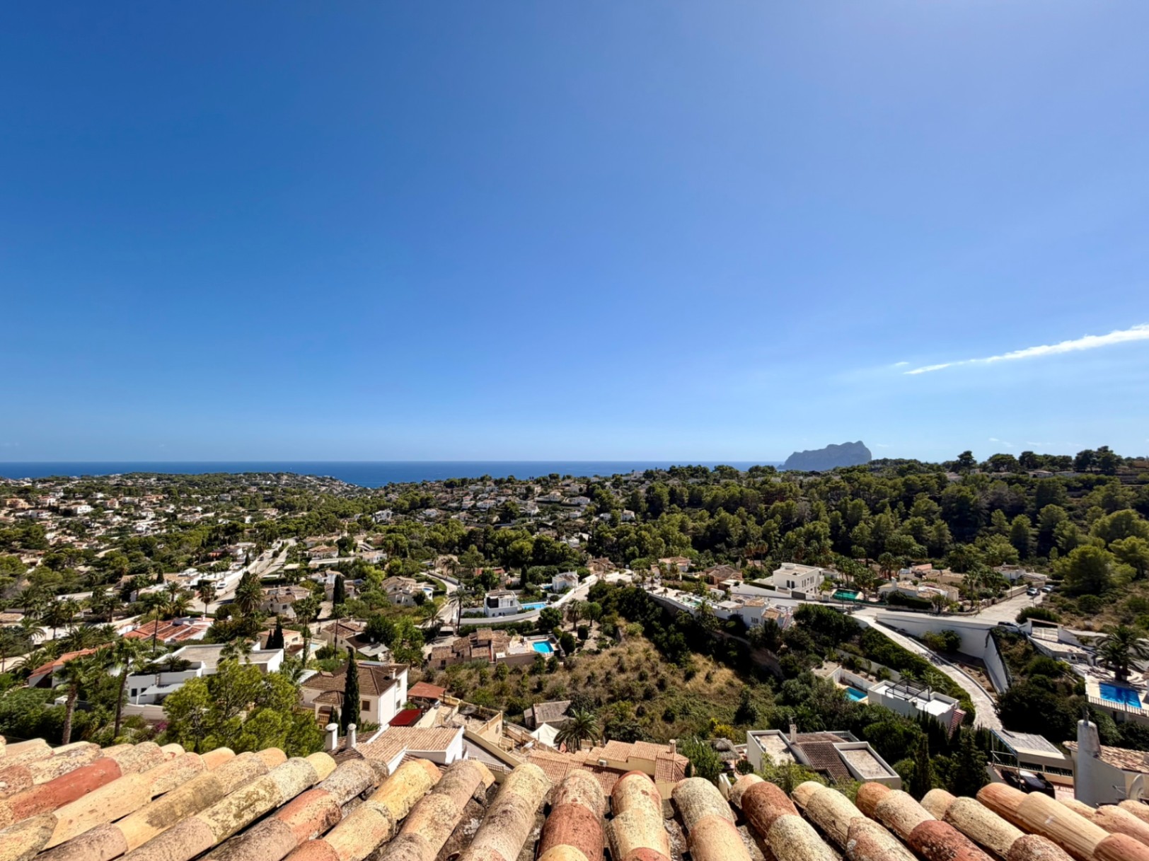 Apartamento de 1 dormitorio con impresionantes vistas al mar y al Peñón de Ifach en Benissa