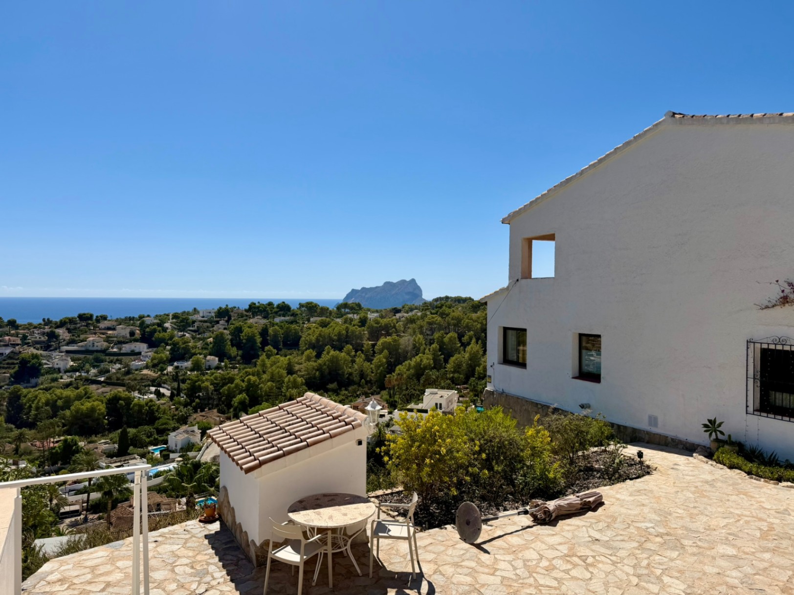 Apartamento de 1 dormitorio con impresionantes vistas al mar y al Peñón de Ifach en Benissa