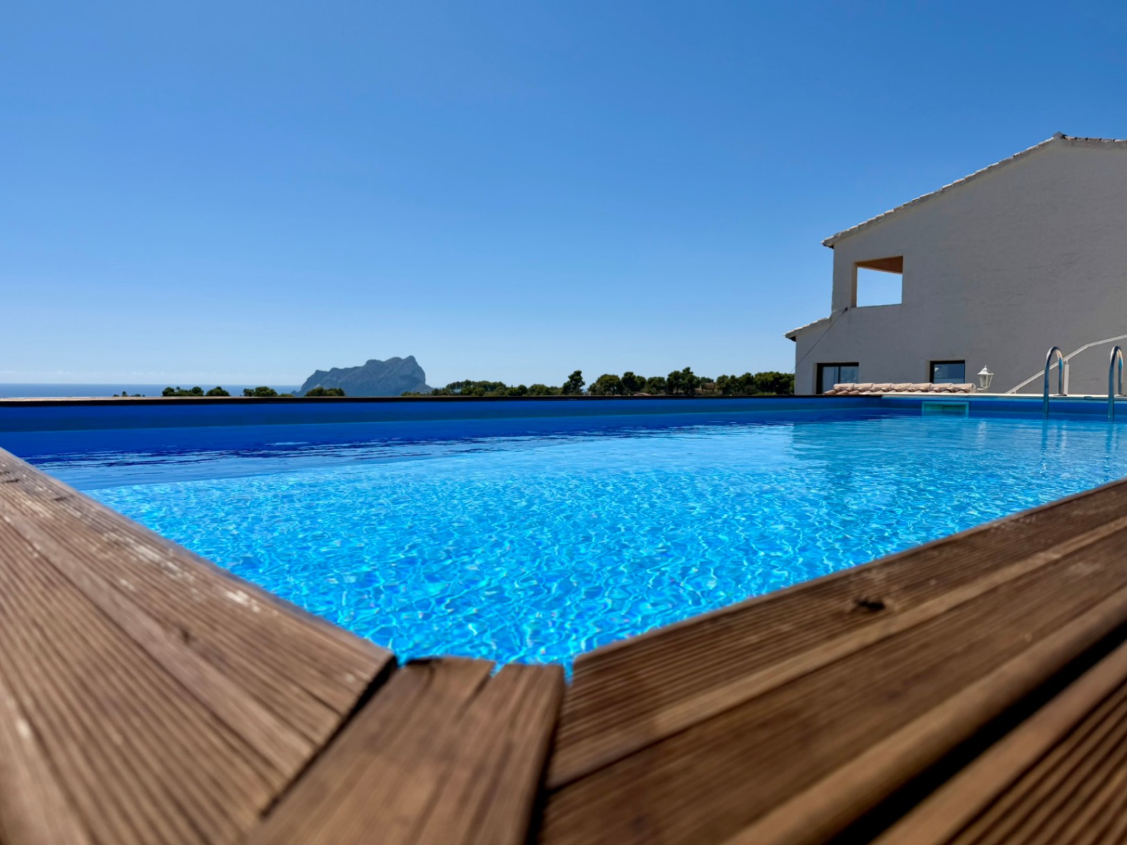Apartamento reformado con vistas privilegiadas al mar y al Peñón de Ifach