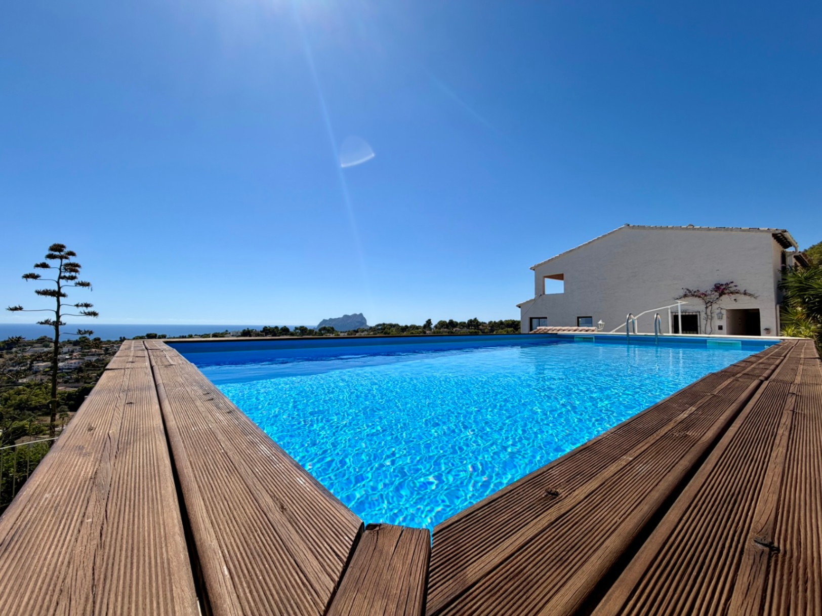 Apartamento reformado con vistas privilegiadas al mar y al Peñón de Ifach