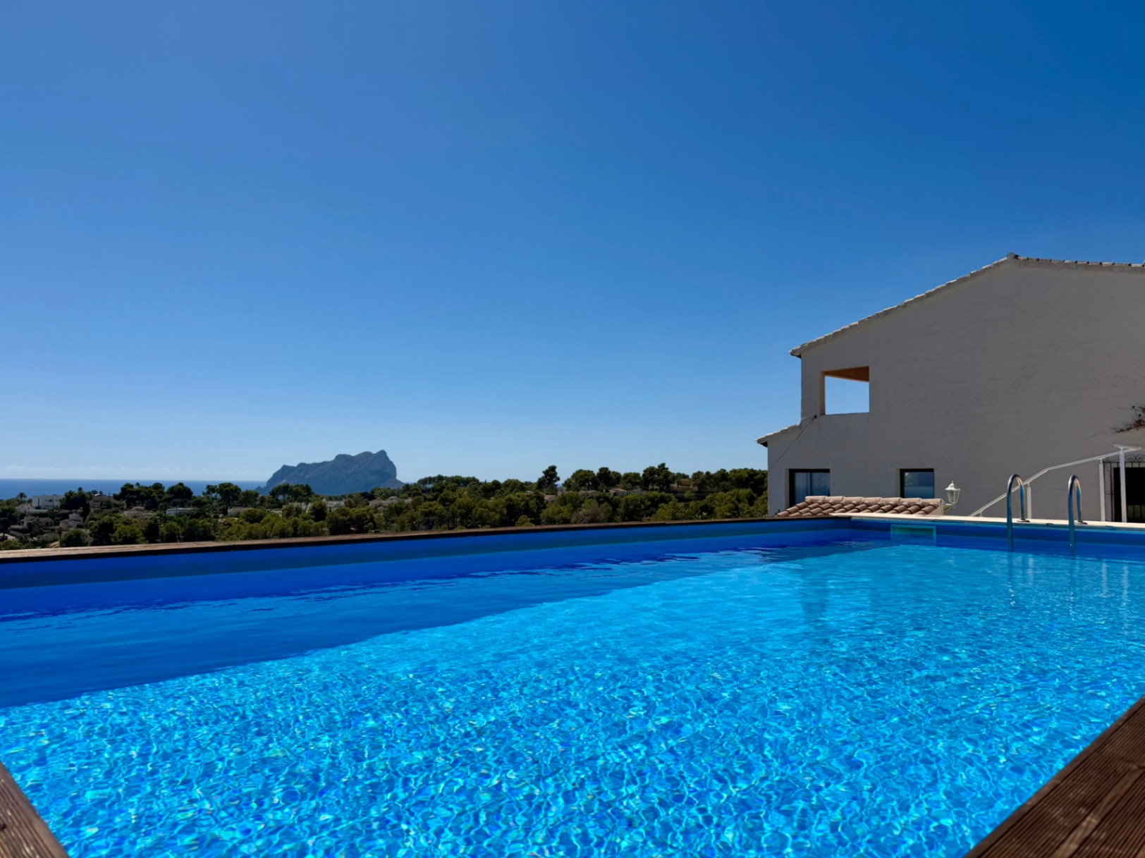 Apartamento reformado con vistas privilegiadas al mar y al Peñón de Ifach