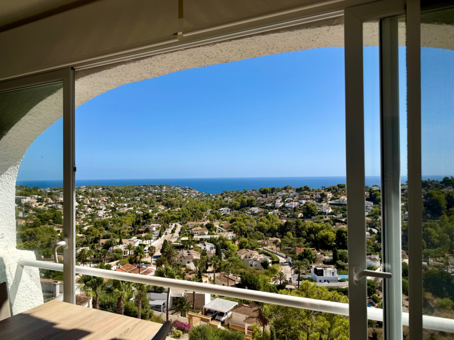 Apartamento reformado con vistas privilegiadas al mar y al Peñón de Ifach