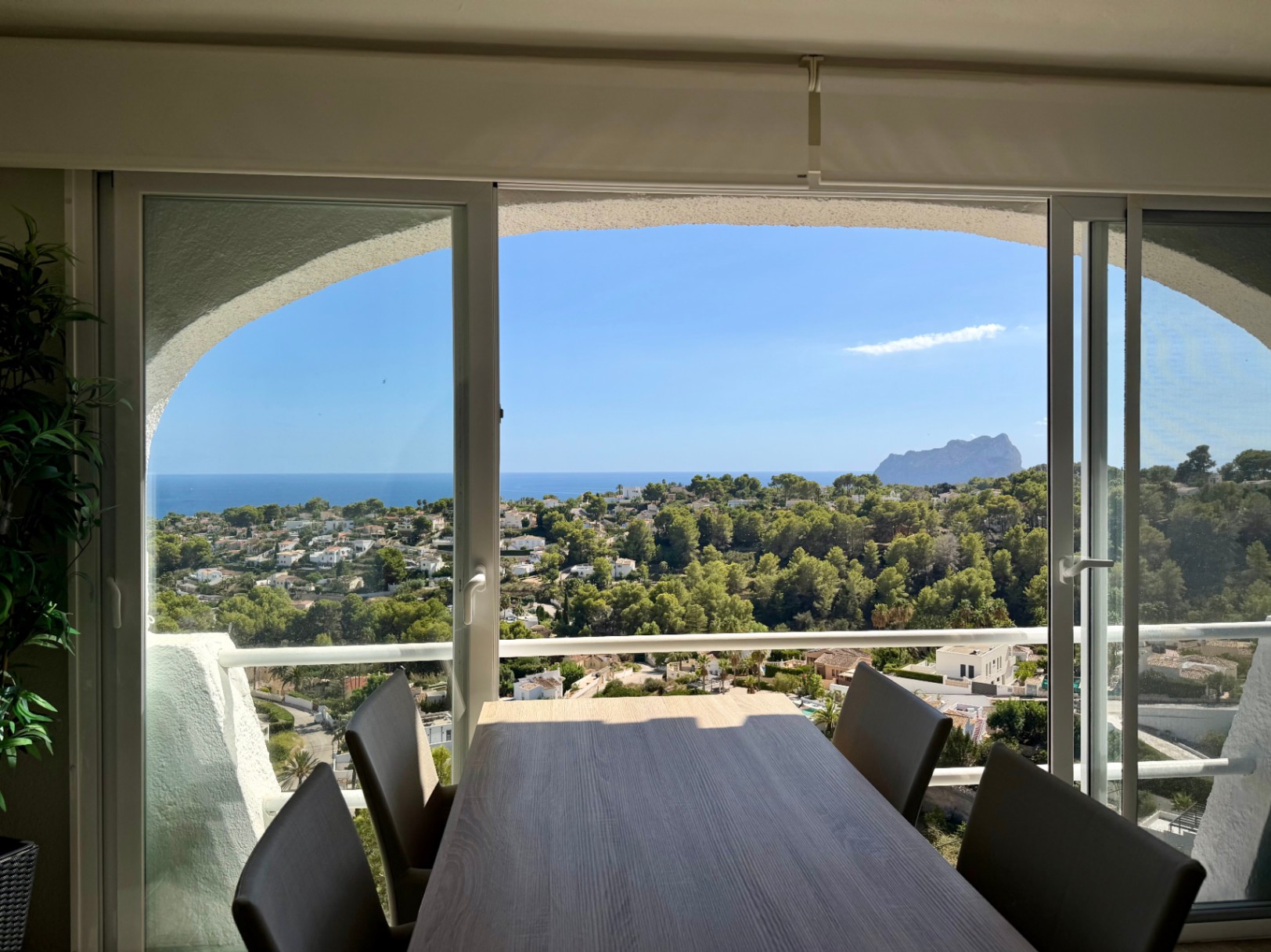 Apartamento reformado con vistas privilegiadas al mar y al Peñón de Ifach
