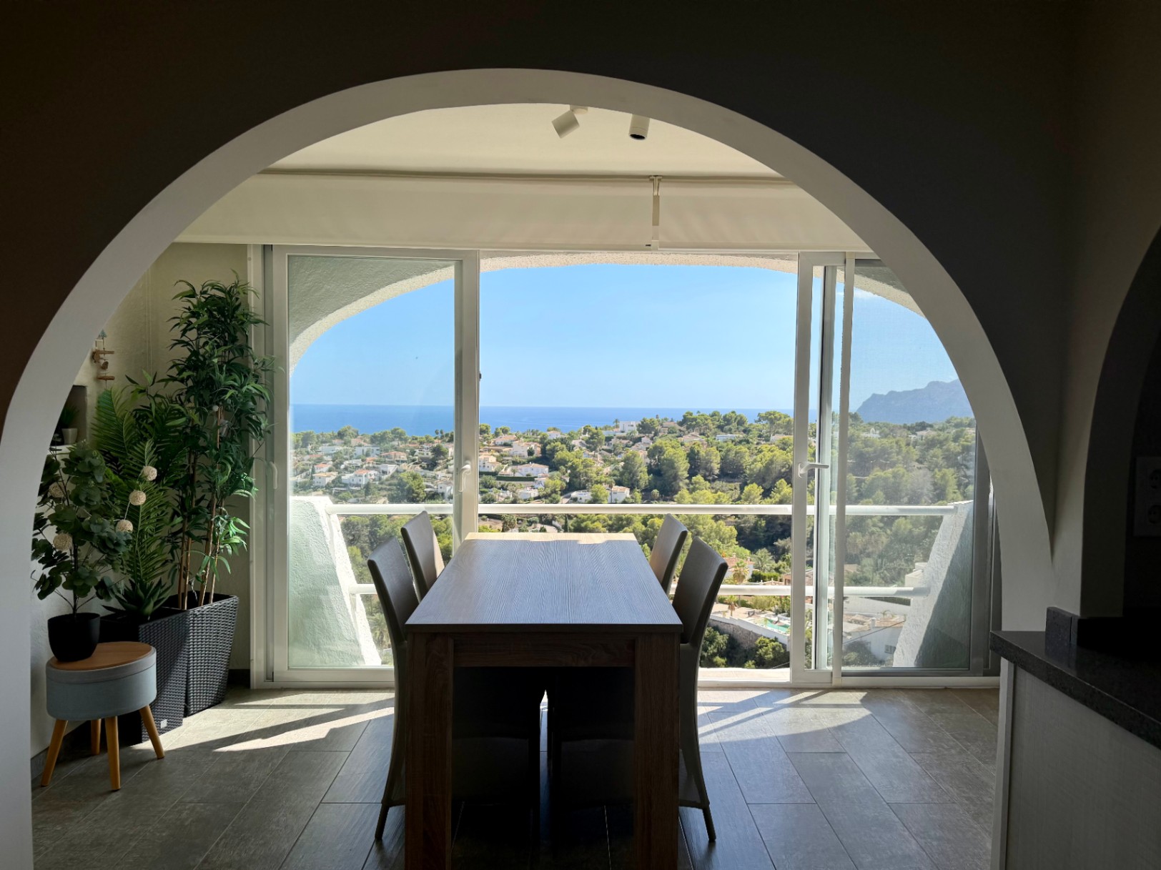 Apartamento reformado con vistas privilegiadas al mar y al Peñón de Ifach